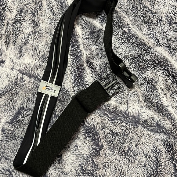 Running waist band phone holder - Picture 2 of 3